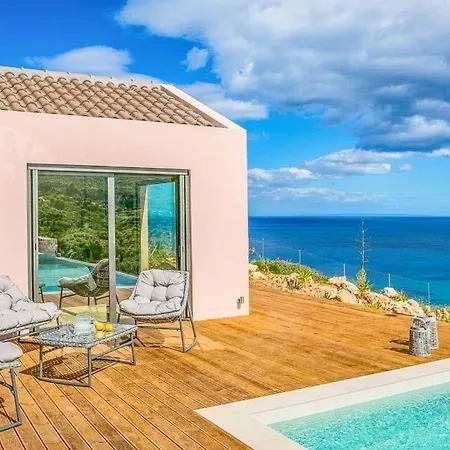 Skala Sleeps 3 Pool Air Con Wifi *