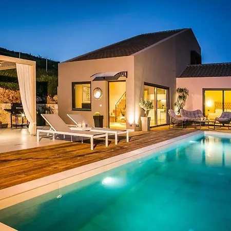 Villa Skala Sleeps 3 Pool Air Con Wifi