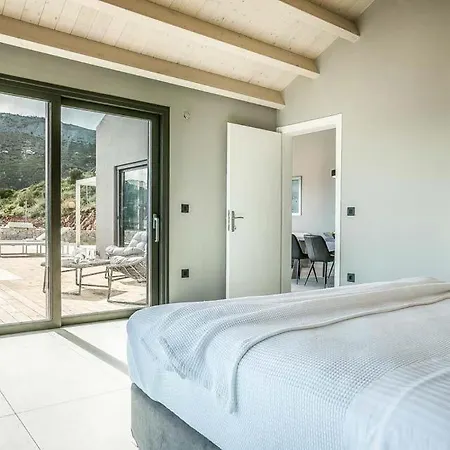 Skala Sleeps 3 Pool Air Con Wifi Villa