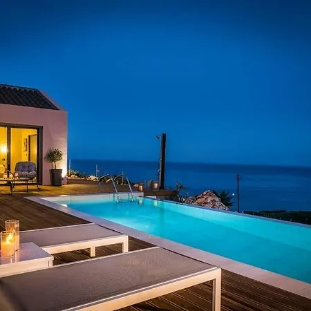 Villa Skala Sleeps 3 Pool Air Con Wifi *