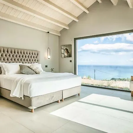 Skala Sleeps 3 Pool Air Con Wifi *